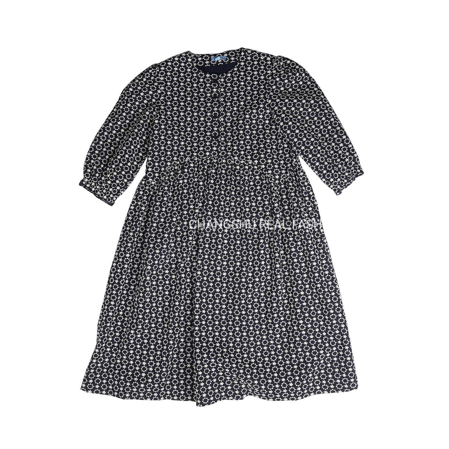 Girls Children New Fashion Black Color White Embroidery Dress Clothes with Front Button Placket